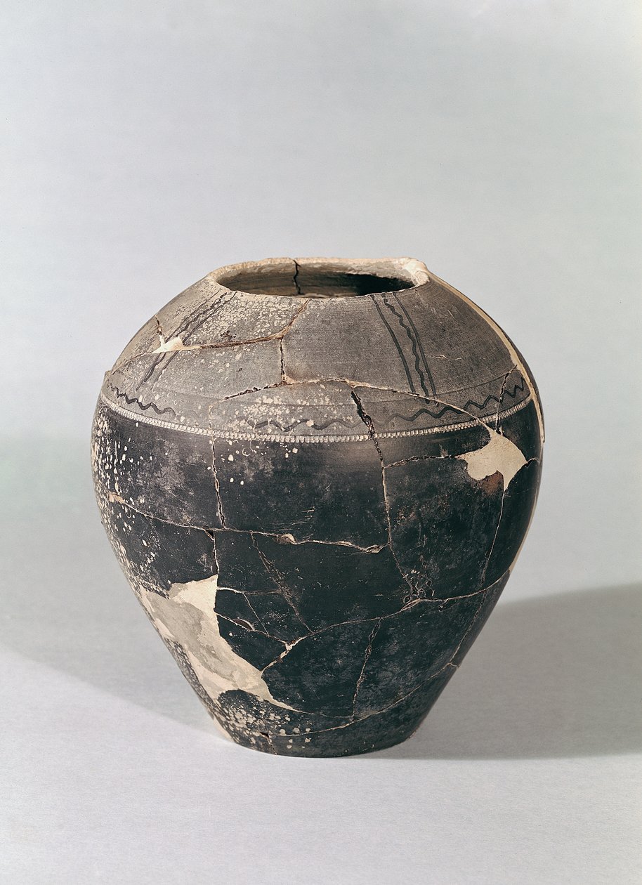 Engobe vase dekoreret med bølgende linjer, Tene III (keramik) af Celtic