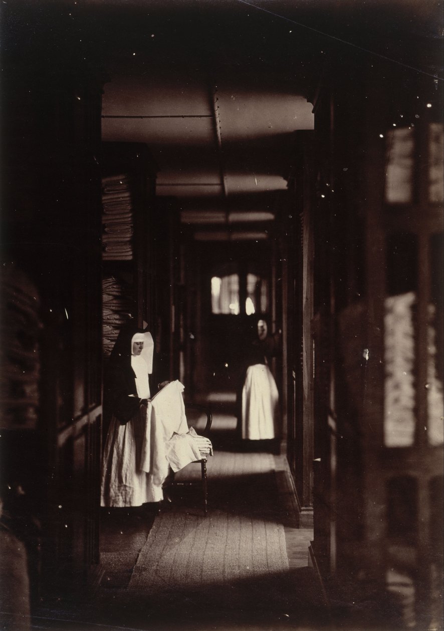 Imperial Asylum Vincennes, undertøj af Charles Nègre