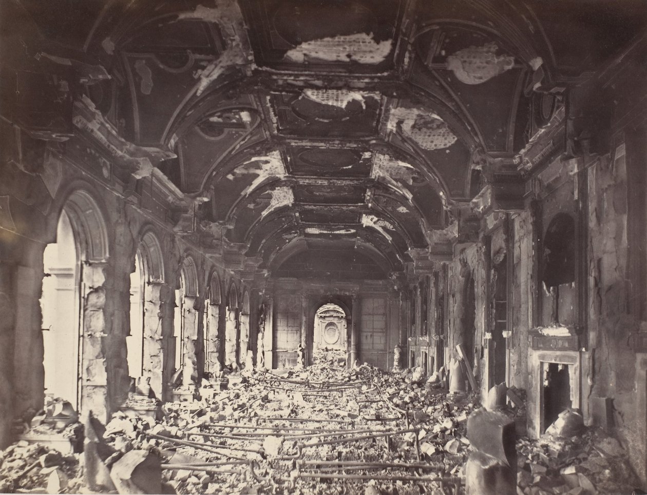 Statsrådets store sal, maj 1871. af Charles Soulier