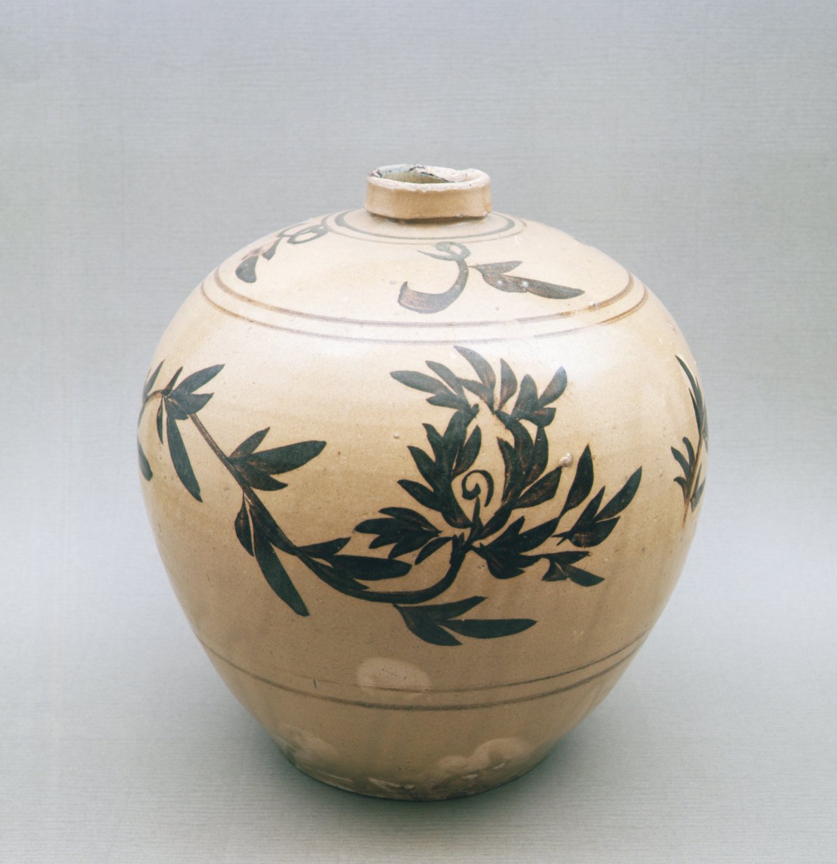 Buff glaseret flaske, Sung dynastiet, 960-1279 (stentøj) af Chinese School