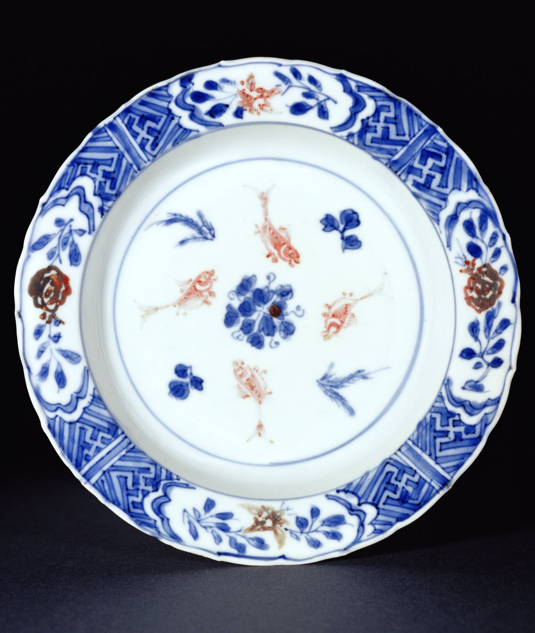 Tallerken dekoreret i underglasur blå med strejf af kobberrød, sent Ming-dynasti, ca. 1630 (porcelæn) af Chinese School