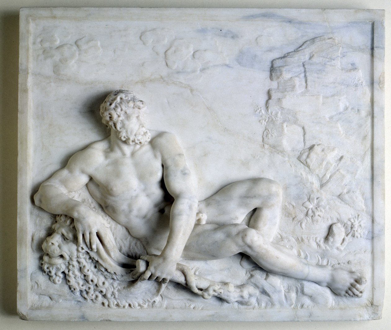 Hercules i hvile (marmor lavrelief) af Christophe Veyrier