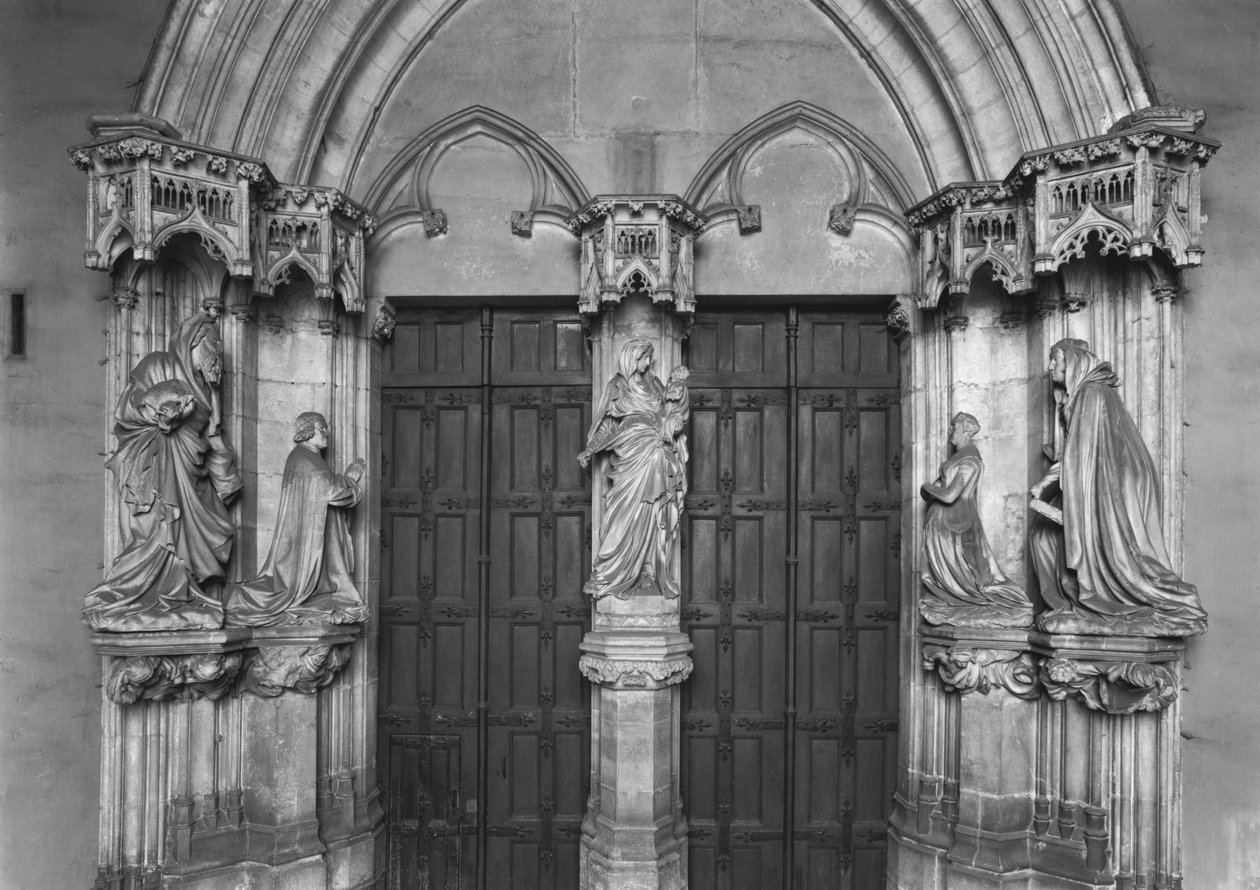 Portal med en trumeau, der forestiller Jomfruen og barnet, Filip den Stærke og Johannes Døberen, Margareta III, grevinde af Flandern og den hellige Katharina. af Claus and Malouel, Jean Sluter