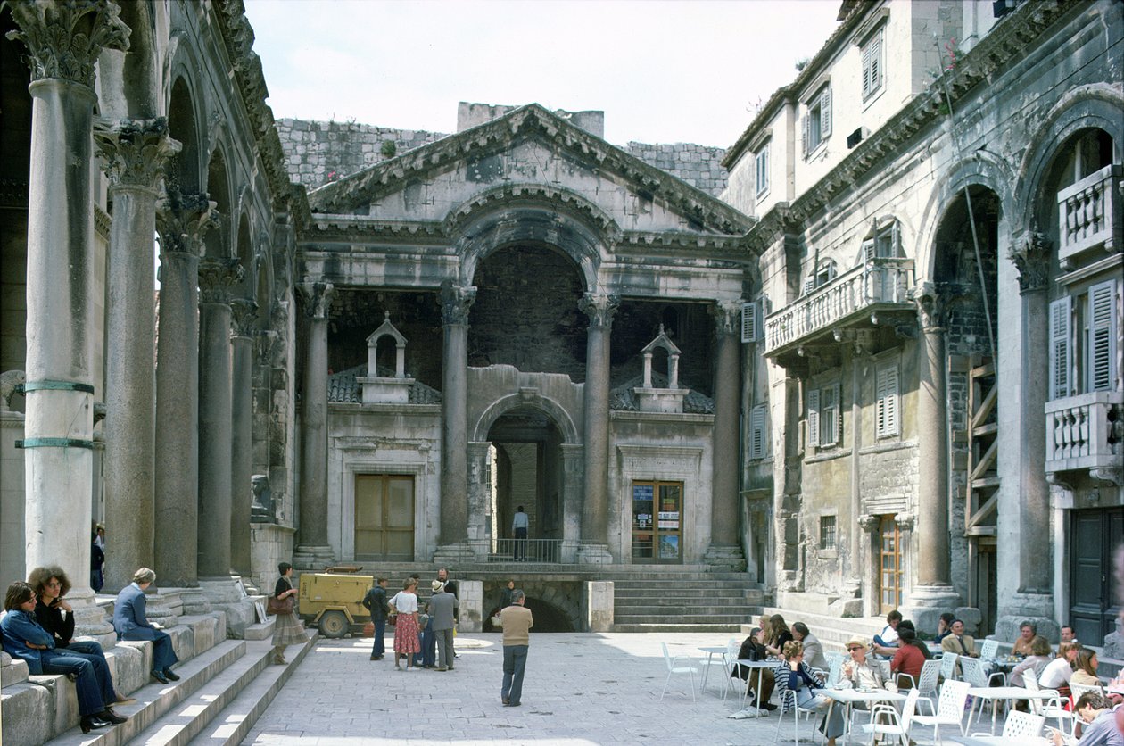 Peristilen ved Diocletians palads, ca. 300 e.Kr af Croatian School