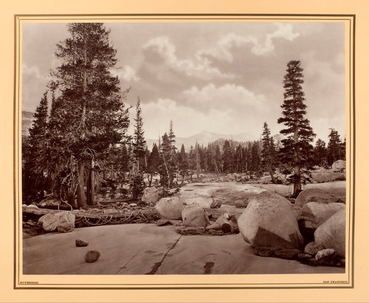 Gamle Glacier Channel. Lake Tenaya. Sierra Nevada bjergene. af Eadweard Muybridge