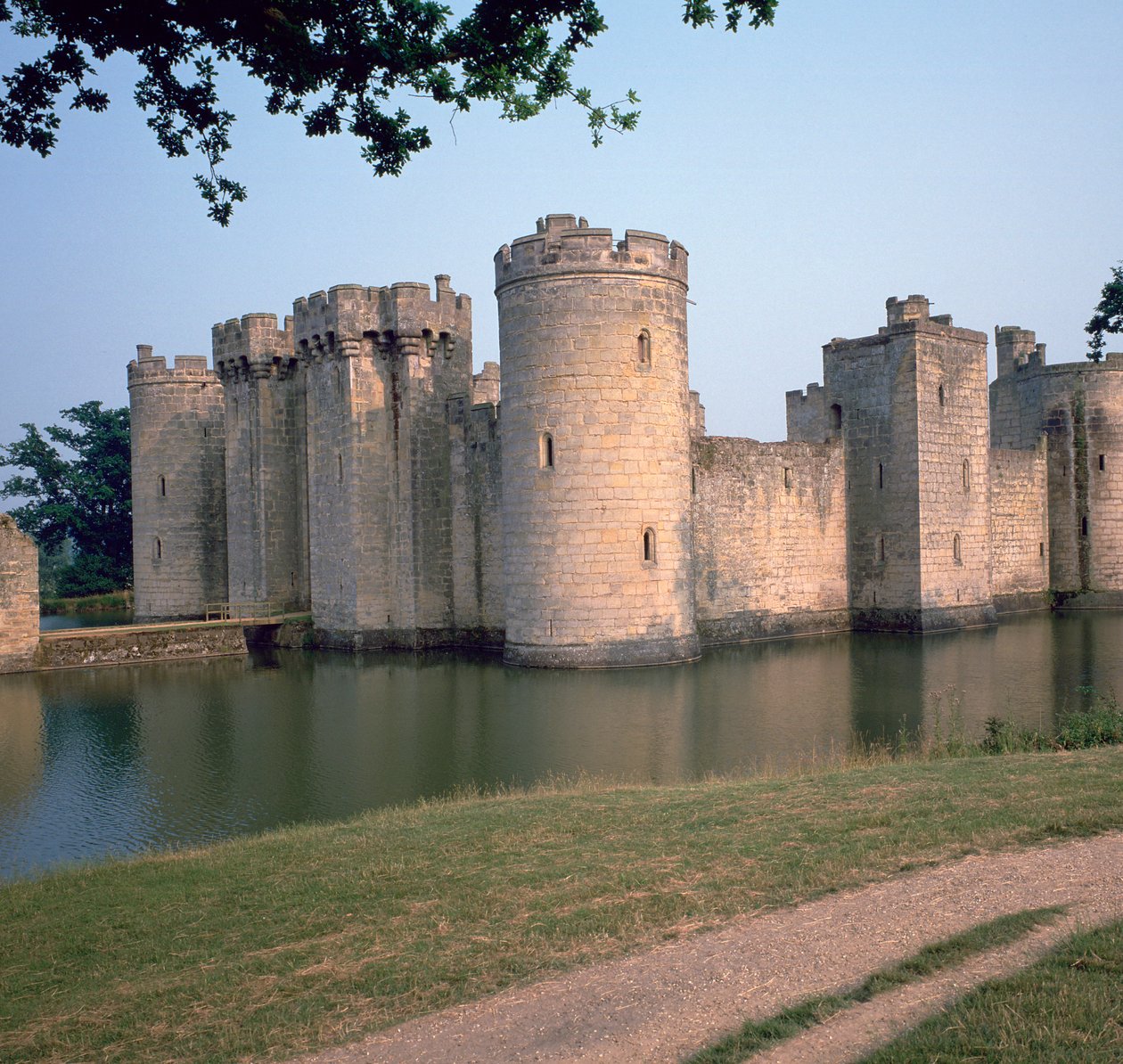 Bodiam Slot, 1300-tallet af Edward Dalyngrigge