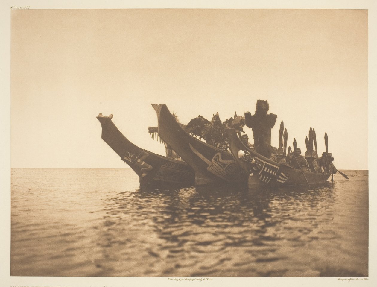 Maskerede dansere i kanoer-Qagyuhl A af Edward S. Curtis