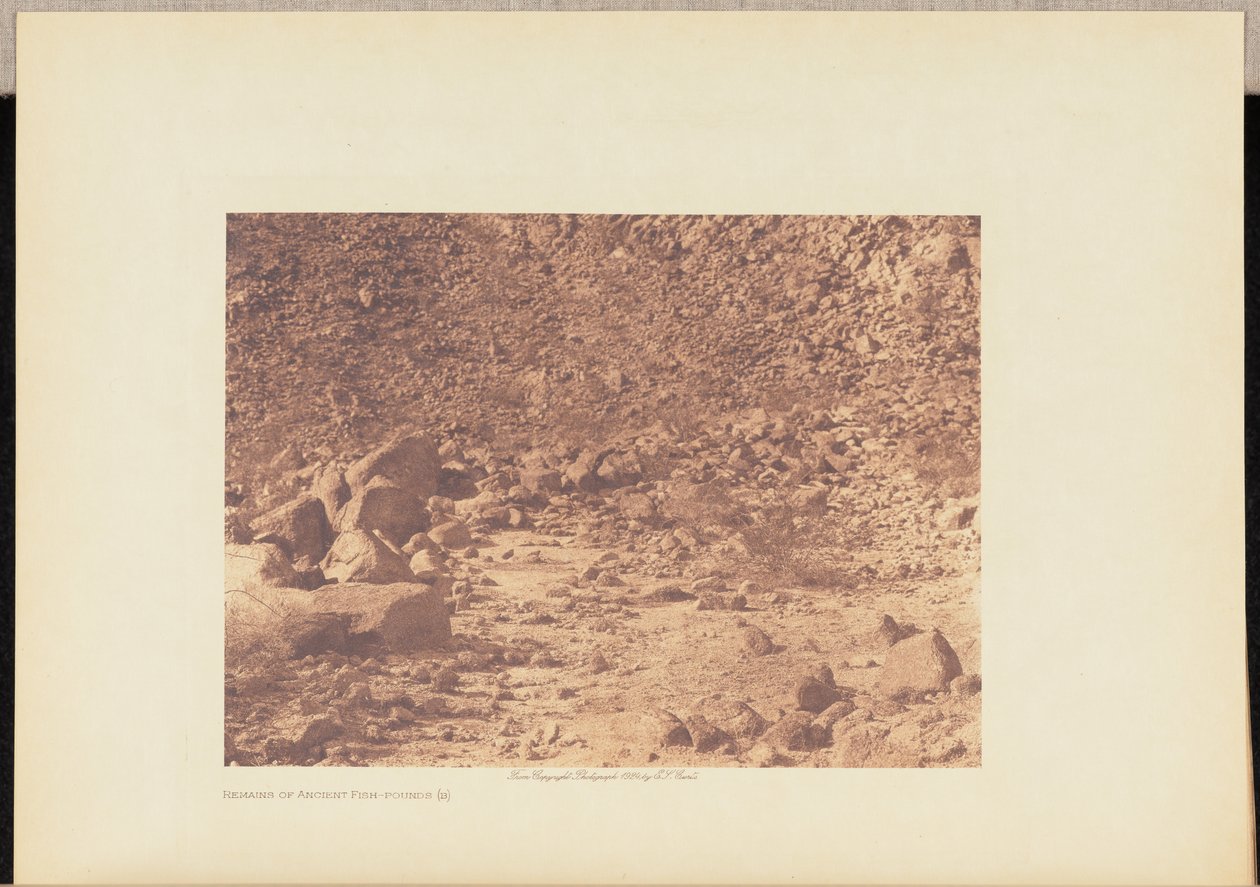 Rester af gamle fiskedamme (b) af Edward S. Curtis
