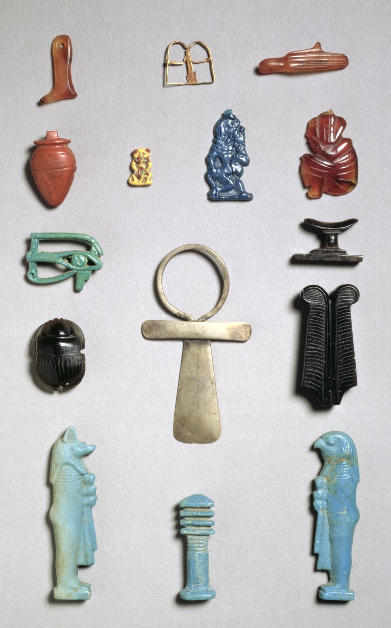 Egyptiske amuletter, perler og vedhæng (guld, fajance og halvædelsten) af Egyptian