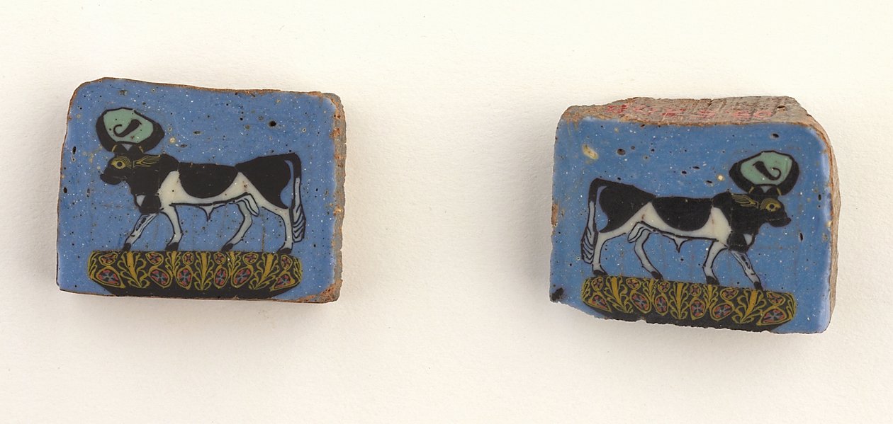Mosaikplader af en apis eller hellig tyr fra Memphis, ptolemæisk periode til romersk periode, 100 f.Kr.-100 e.Kr. (glas) af Egyptian