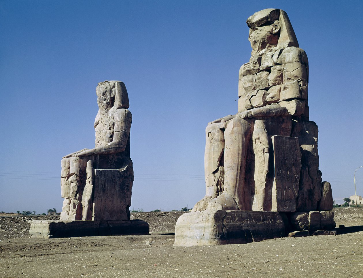 Memnon-kolosserne, statuer af Amenhotep III, ca. 1375-1358 f.Kr. af Egyptian 18th Dynasty