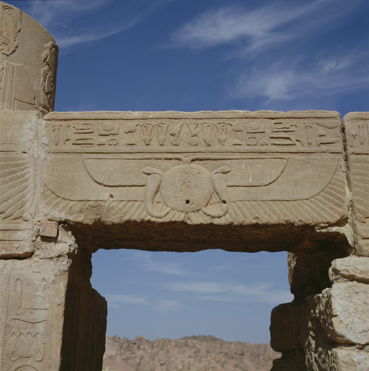 Architrave med udskæring, fra Isis-templet af Egyptian Ptolemaic Period