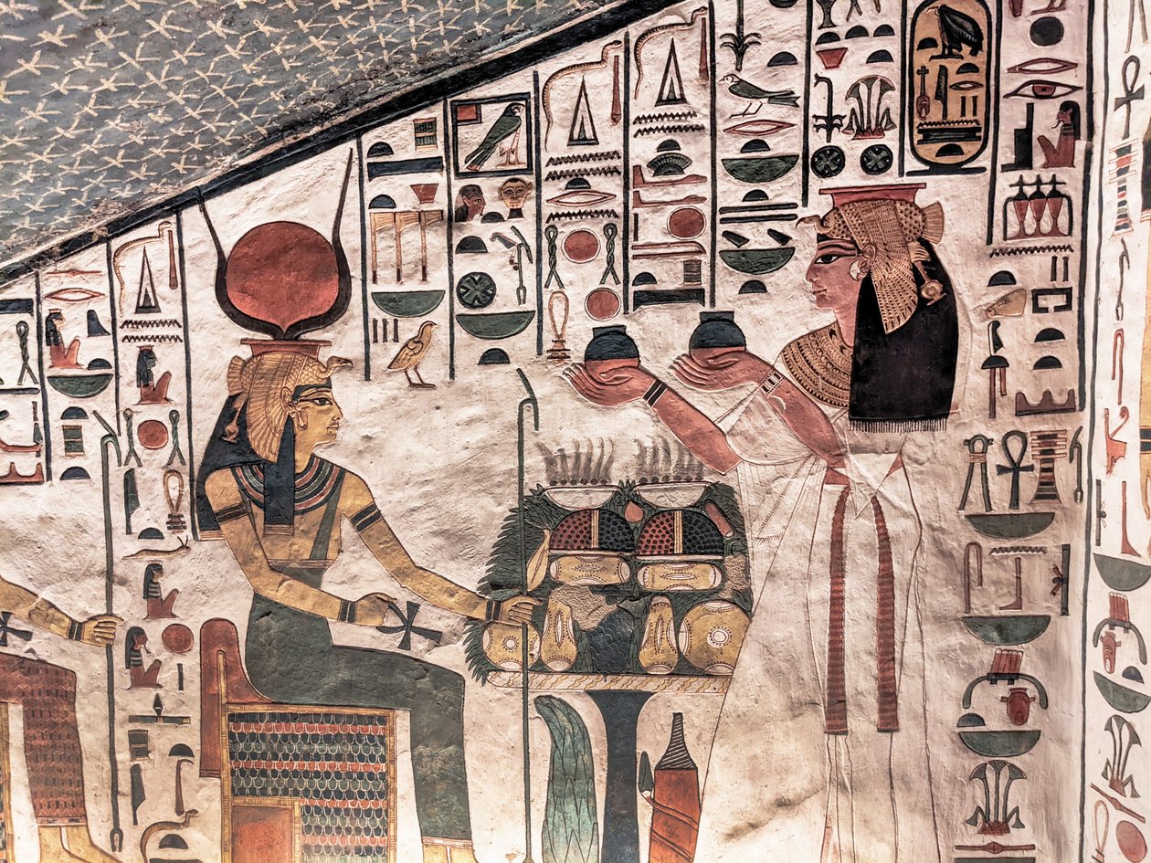 Dronning tilbyder rituelle vaser (vægmaleri) af Egyptian 19th Dynasty