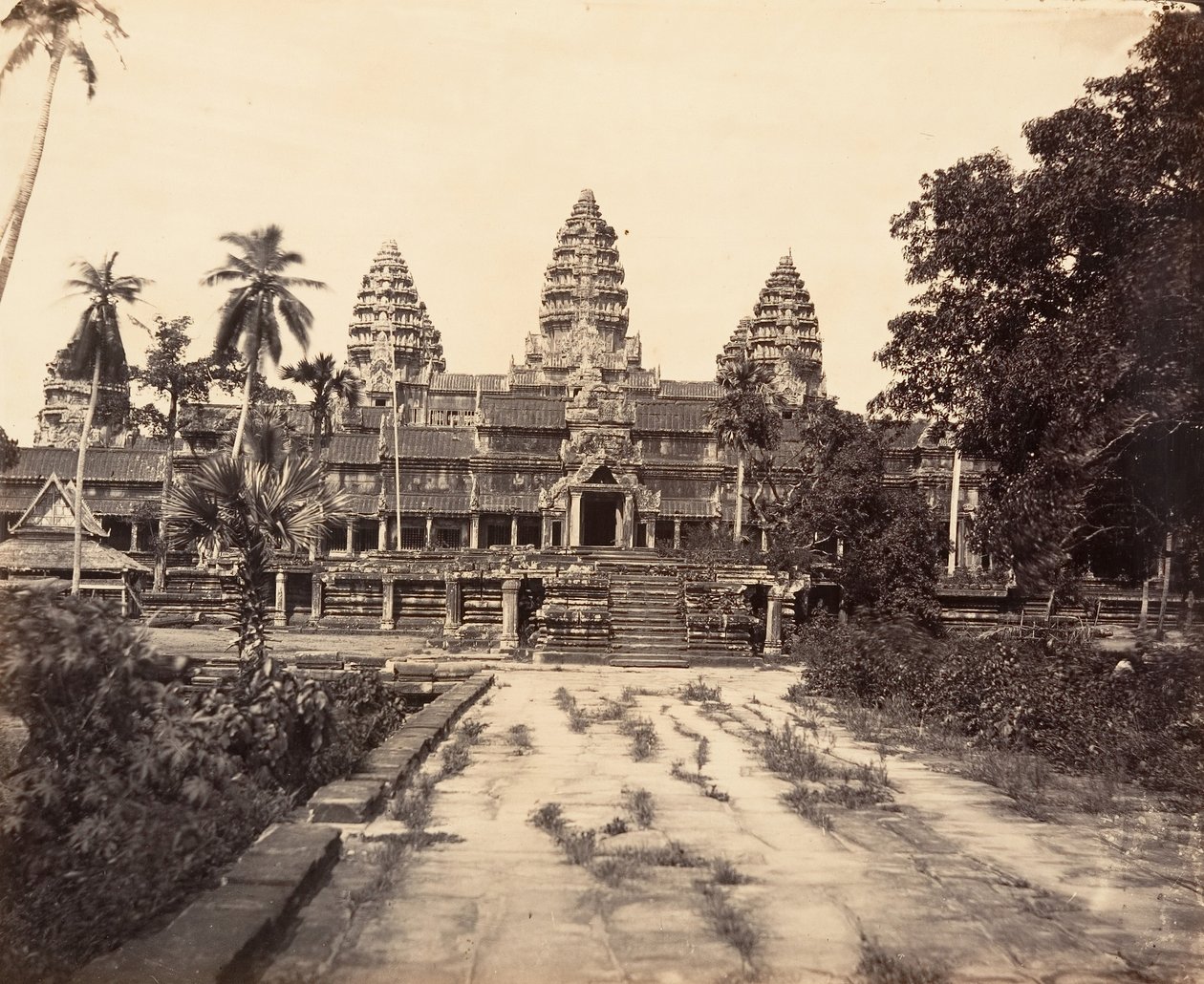 Vestfacade af den store pagode, 1866. af Emile Gsell