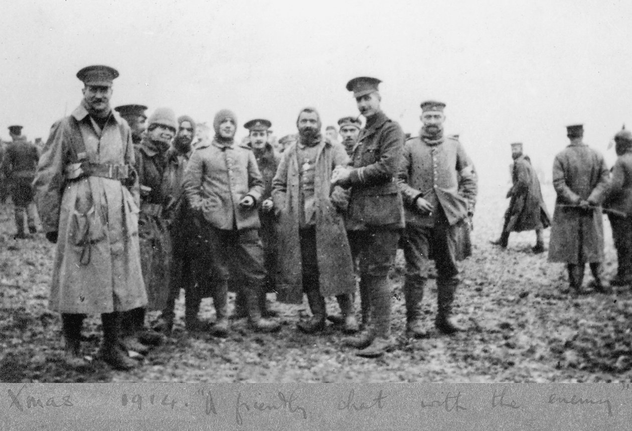 En venlig snak med fjenden, juledagsvåbenhvilen i 1914 af English Photographer