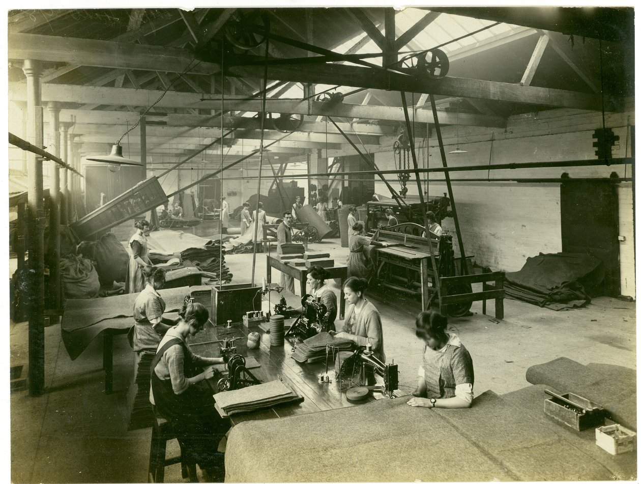 Filtbearbejdningsafdeling, Long Meadow mølle, 1923 af English Photographer