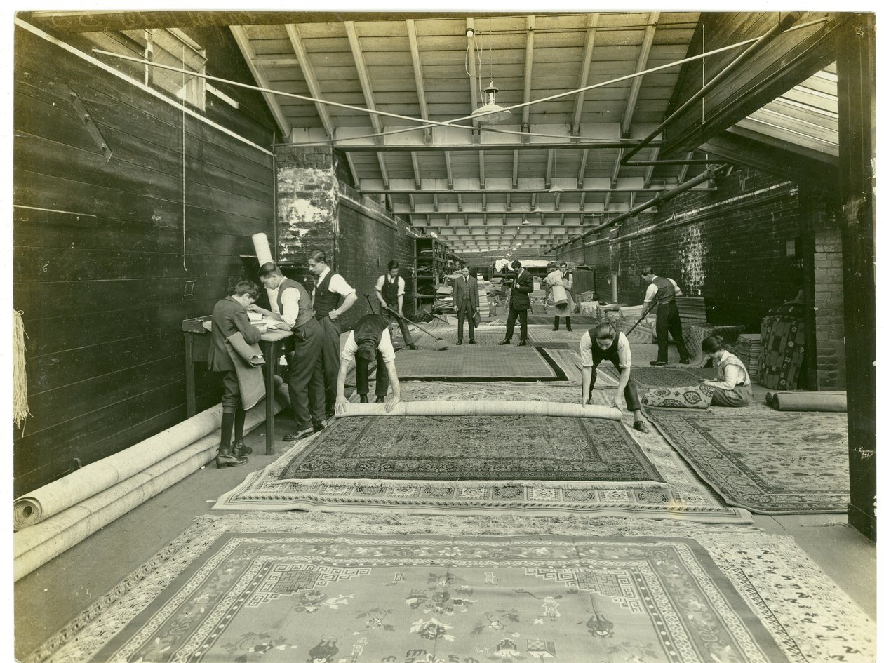 Afsluttende eftersyn, tæppefabrik, 1923 af English Photographer