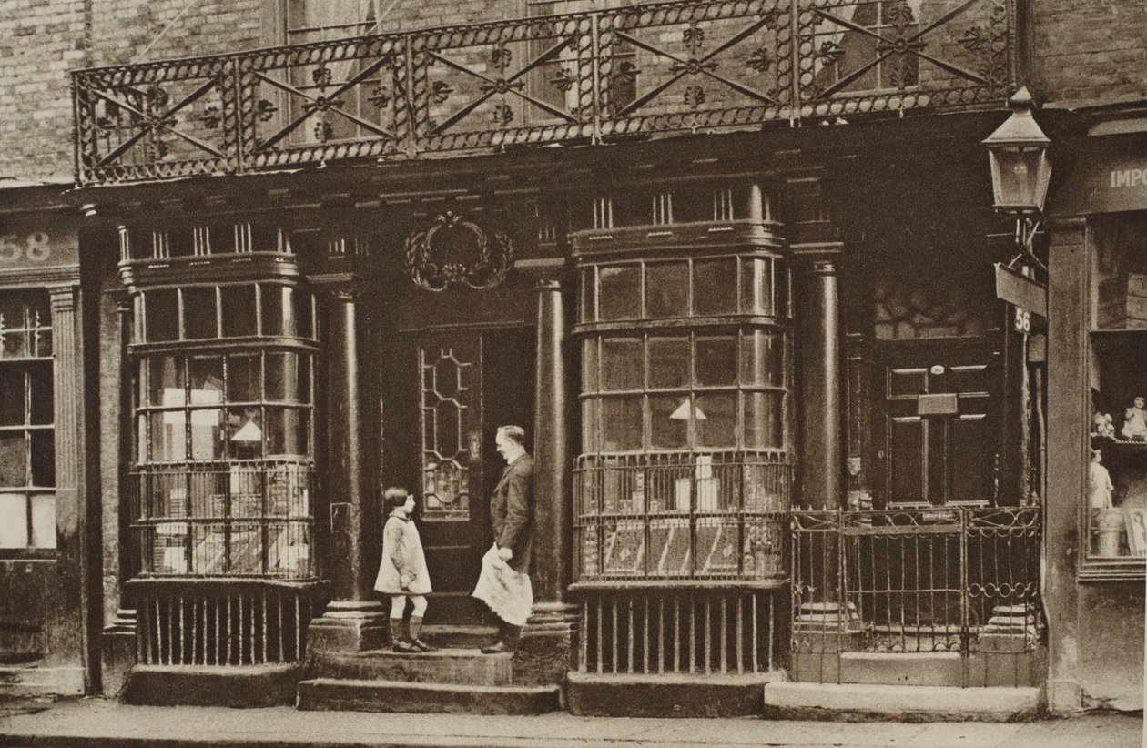 Købmandsbutik på 56 Artillery Lane, ud for Bishopsgate, fra Wonderful London, udgivet 1926-27 (fotogravure) af English Photographer