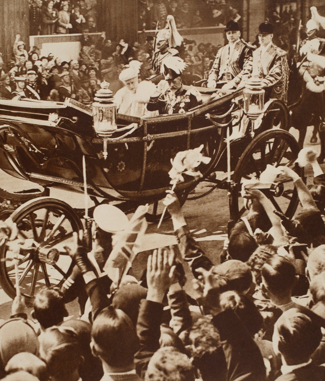 Jubilæumsskål for kongen og dronningen, 1935 af English Photographer