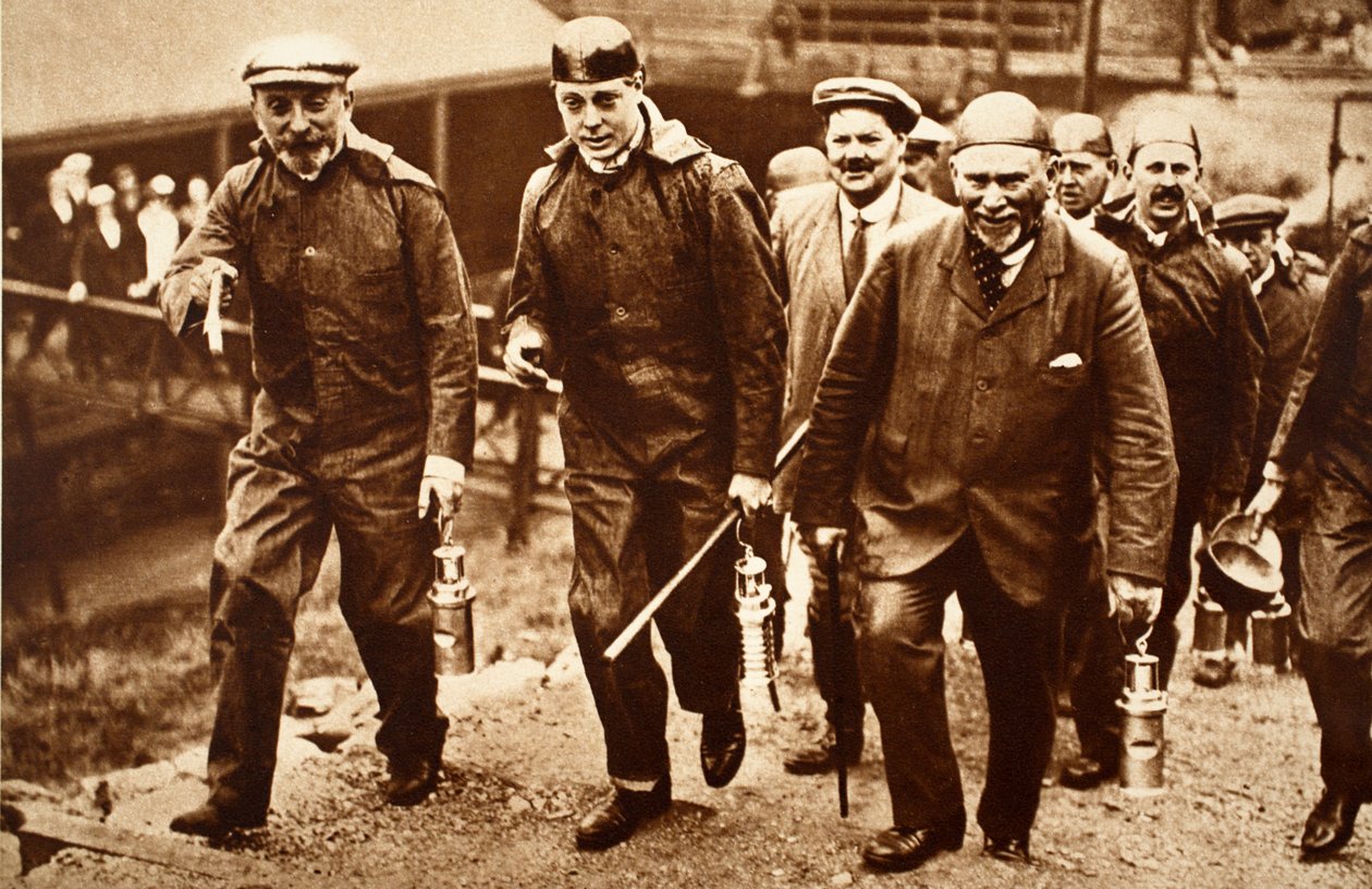King Edward VIII and the Miners Going Down Cwmner Pit, Cardiff af English Photographer