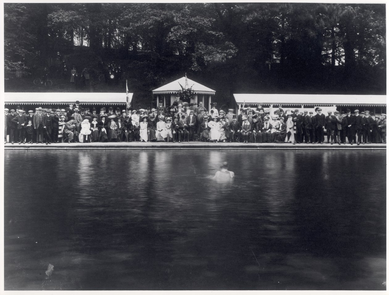 Officiel åbning af Roundhay Park Open Air Swimming Pool, Leeds, 29. juli 1907 af English Photographer