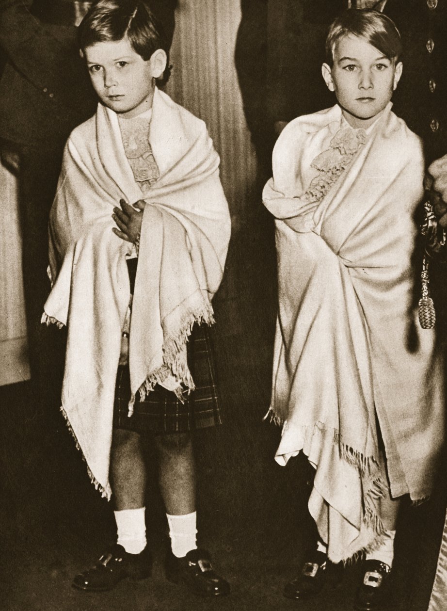 Prins Michael af Kent og prins William af Gloucester, sidedrenge ved prinsesse Elizabeths bryllup, 1947 (fotogravure) af English Photographer