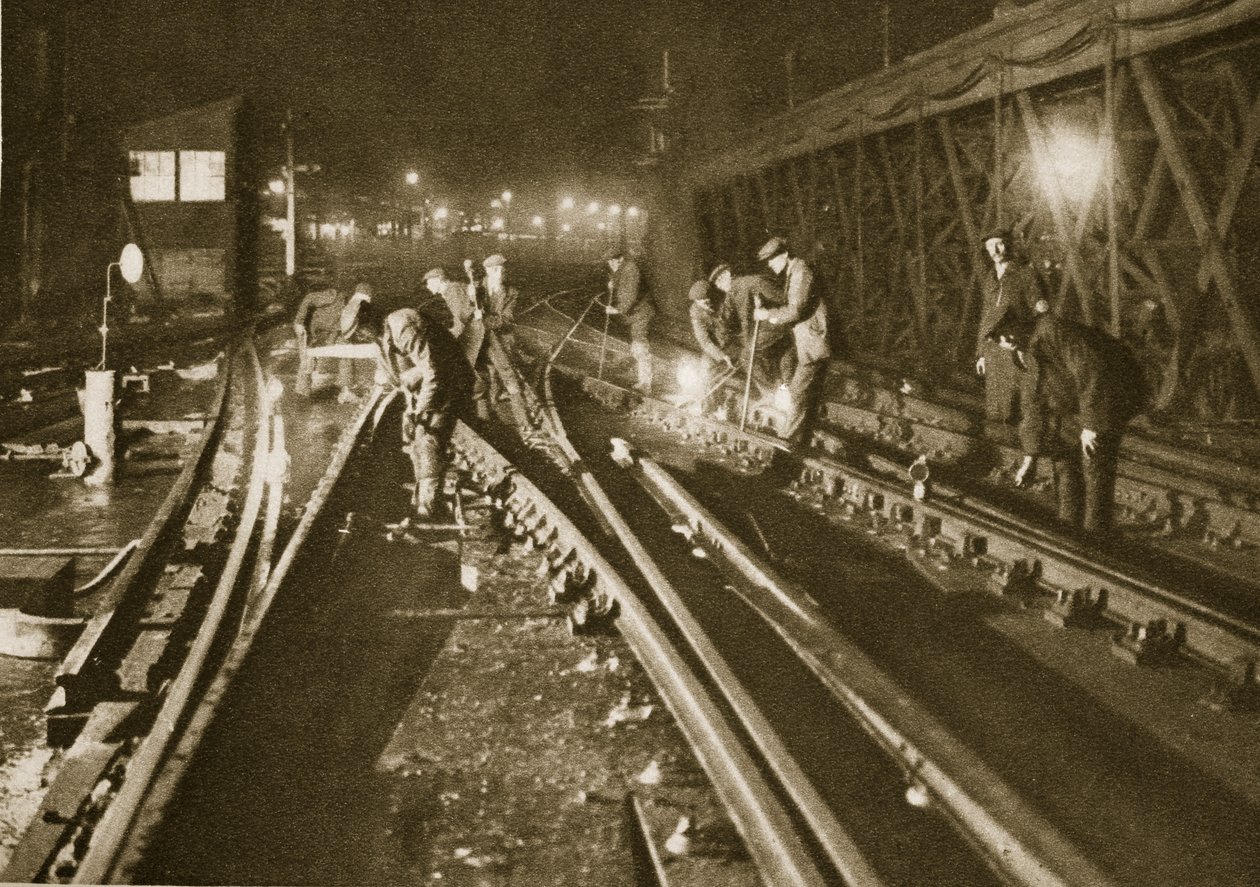 Reparation af et togspor, Charing Cross-broen (sepia-billede) af English Photographer