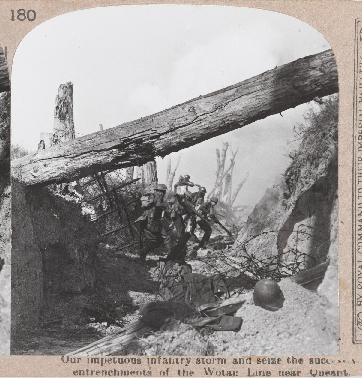 Beslaglæggelse af de tyske skyttegrave under Amiens-offensiven, 1918 af English Photographer