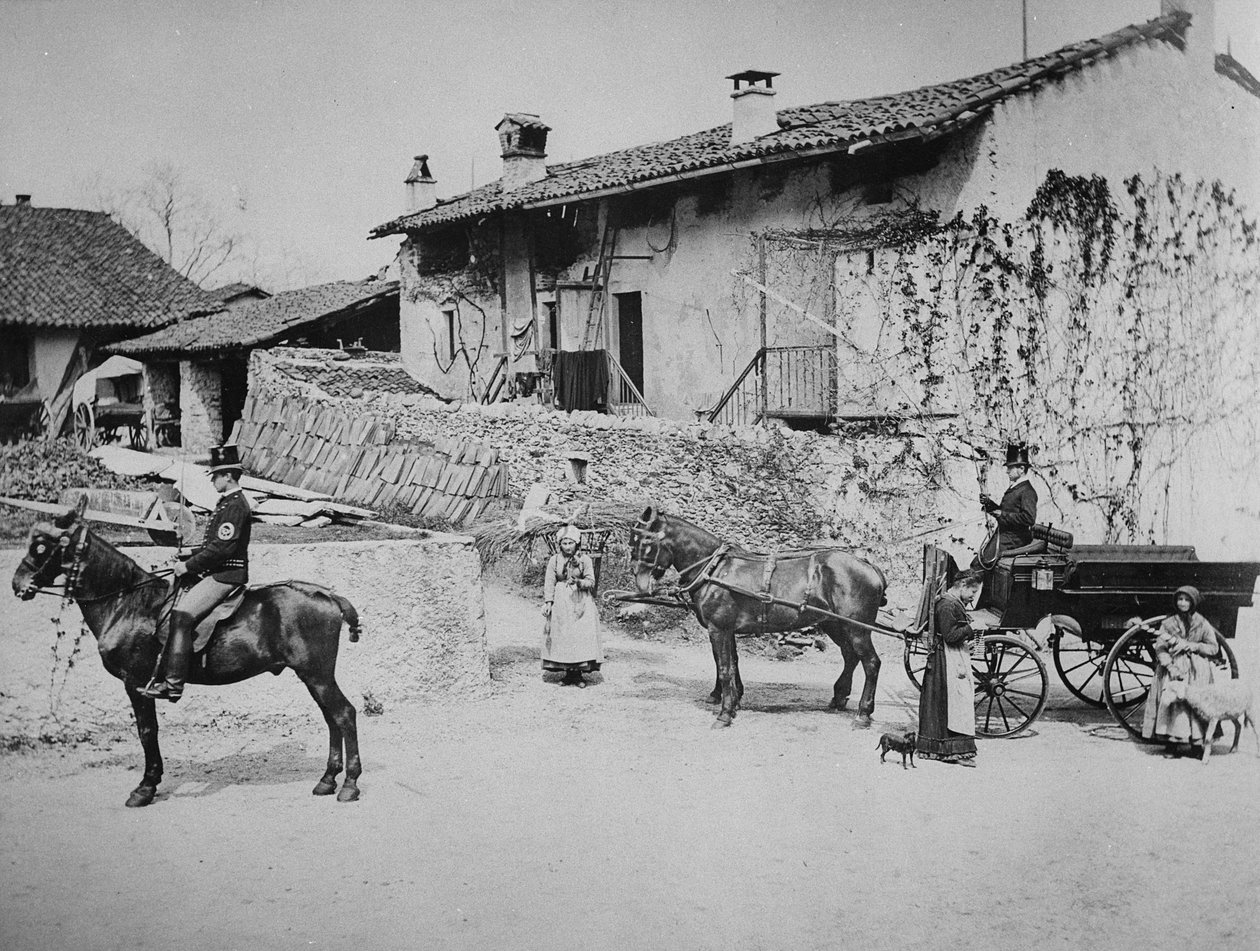 Stald ved Villa Clara, med Queens-vognen, ca. 1870-80 af English Photographer