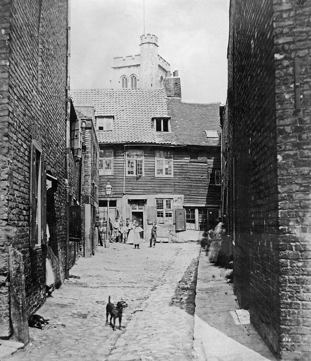 Gadescene i victorianske London af English Photographer