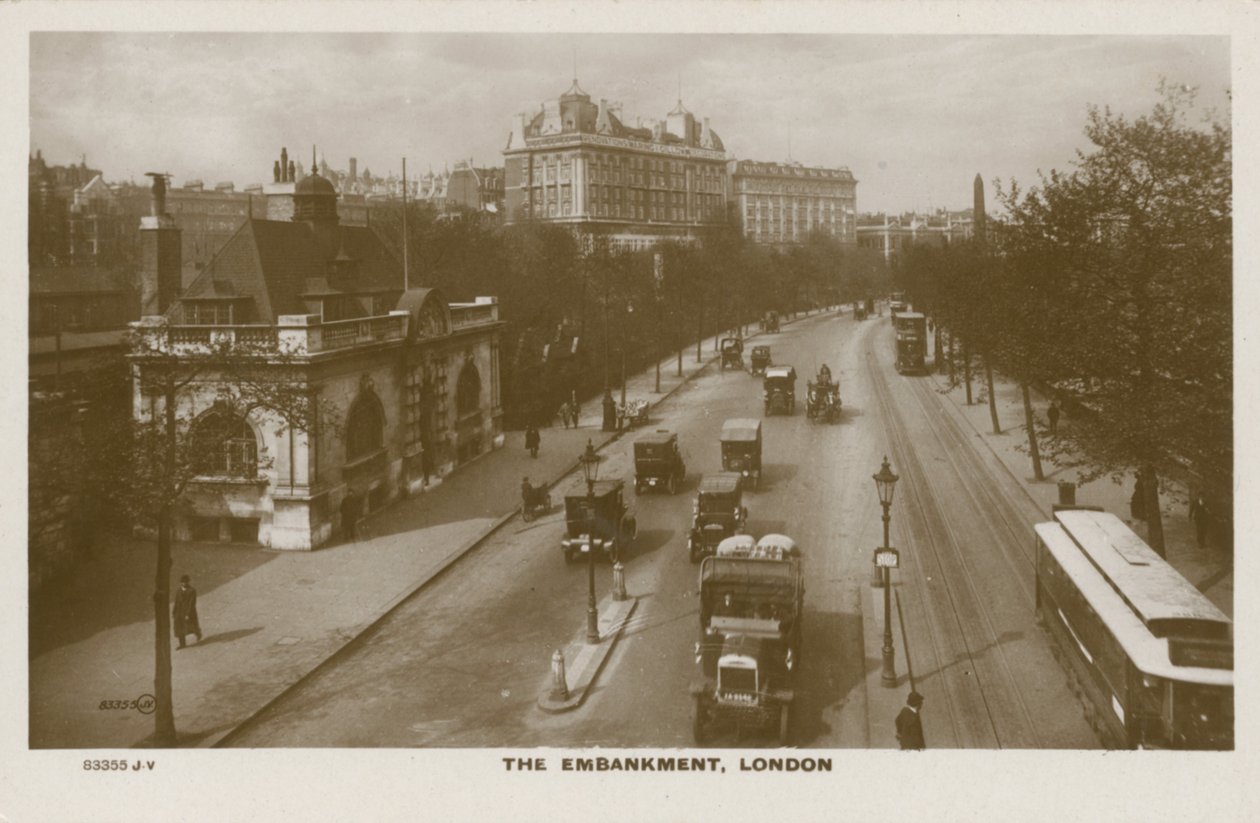 The Embankment, London af English Photographer