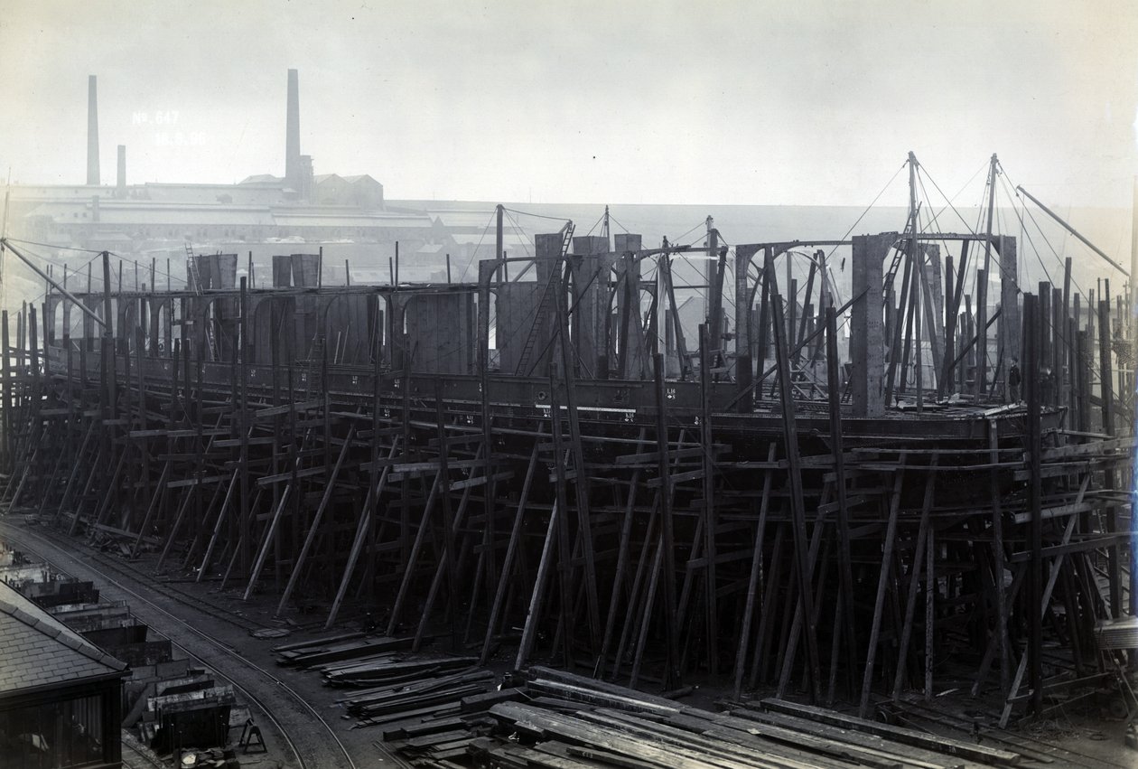 Det isbrydende togfærgeskib SS Baikal i ramme under opførelsen af Sir W.G. Armstrong Mitchell and Co. Ltd., på Low Walker-værftet i Newcastle upon Tyne i 1896 af English Photographer
