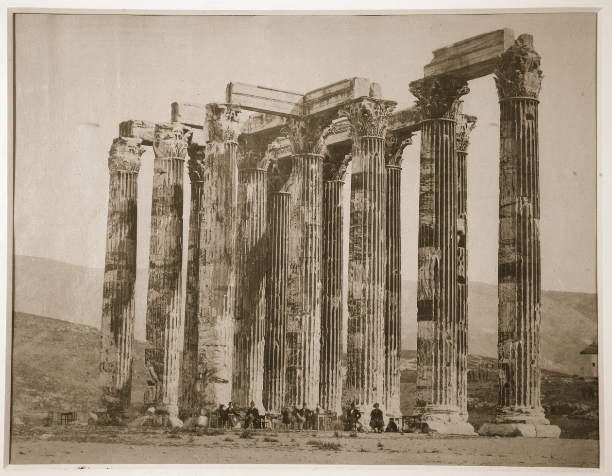 Turister sidder blandt ruiner, Grækenland, 1880