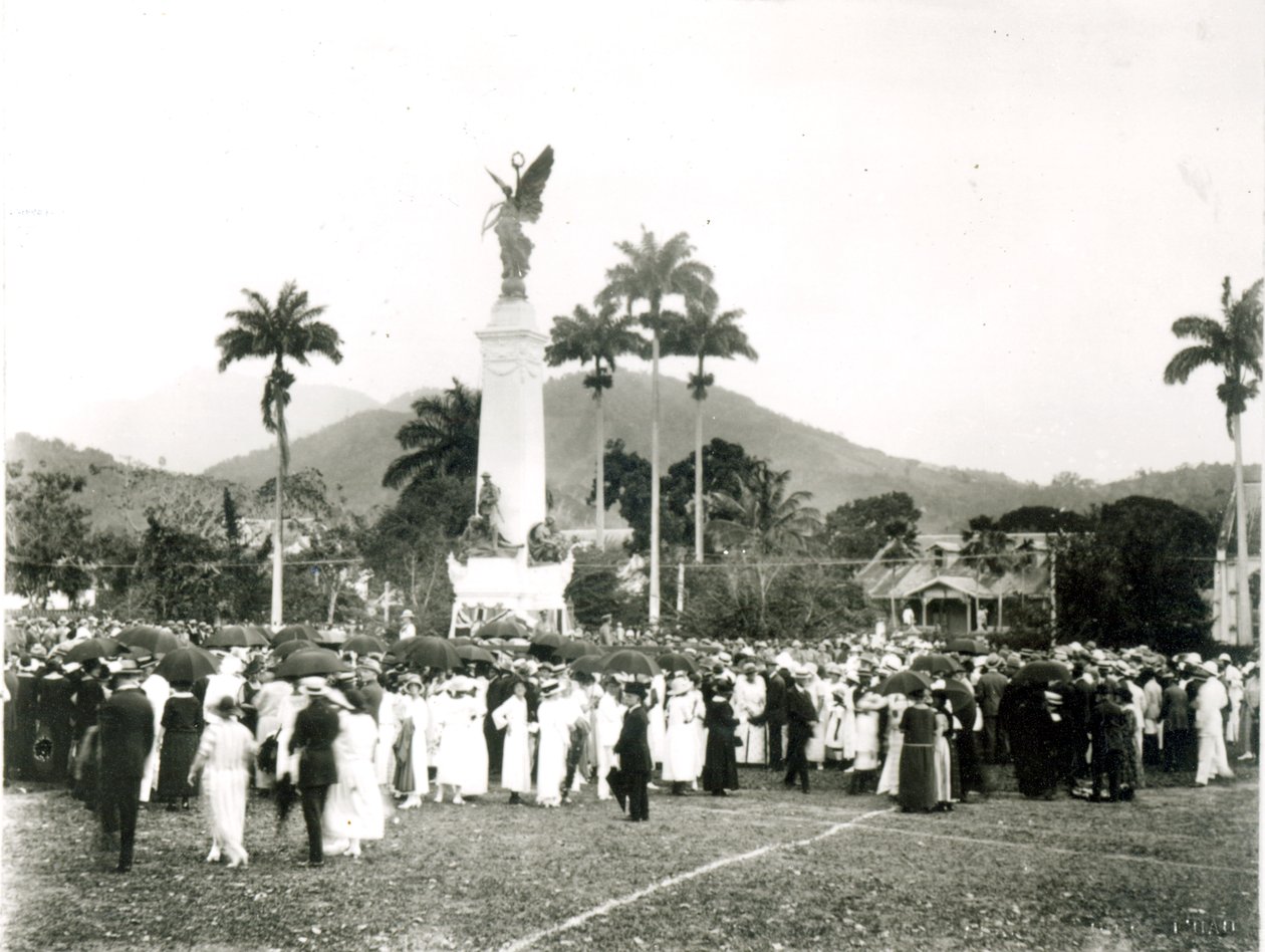 Afsløring af krigsmindesmærke, Port of Spain, Trinidad, 1920 af English Photographer