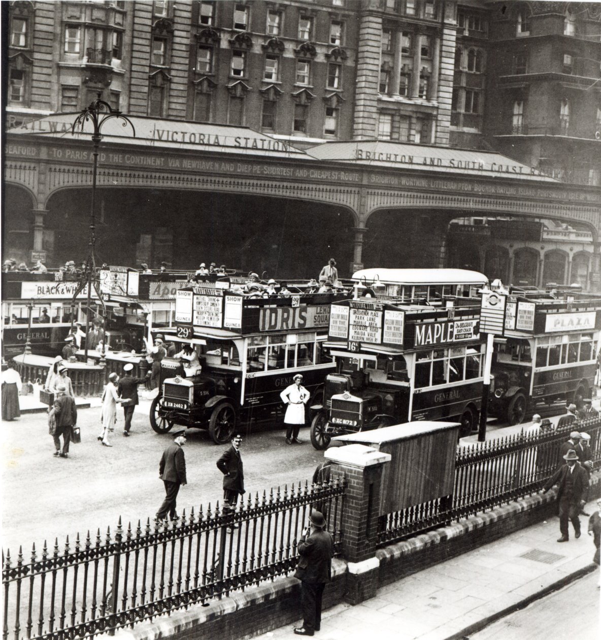 Victoria Station, 1920