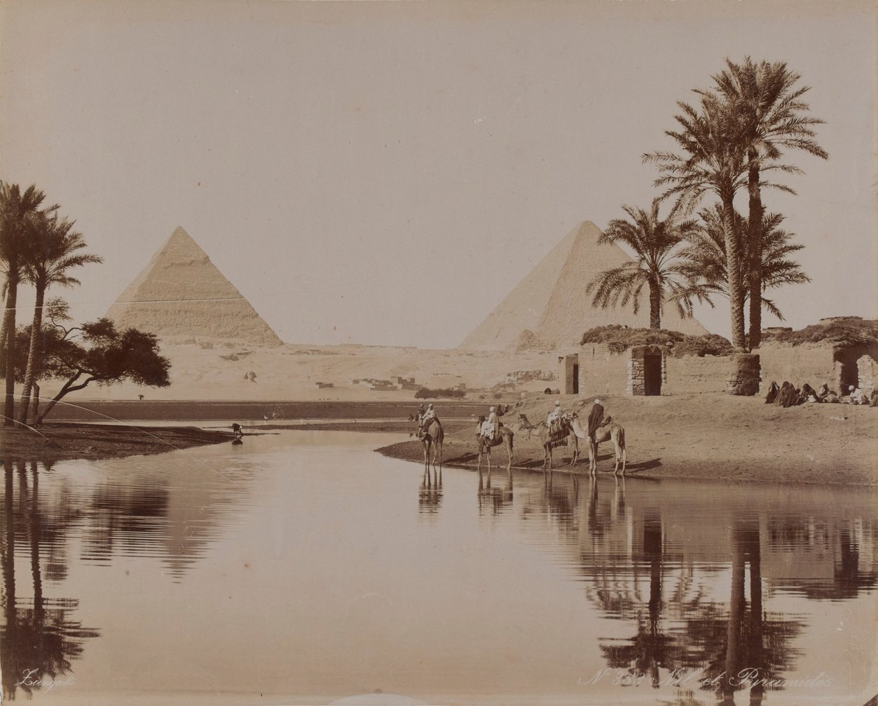 Udsigt over pyramiderne, Egypten, 1893 af English Photographer