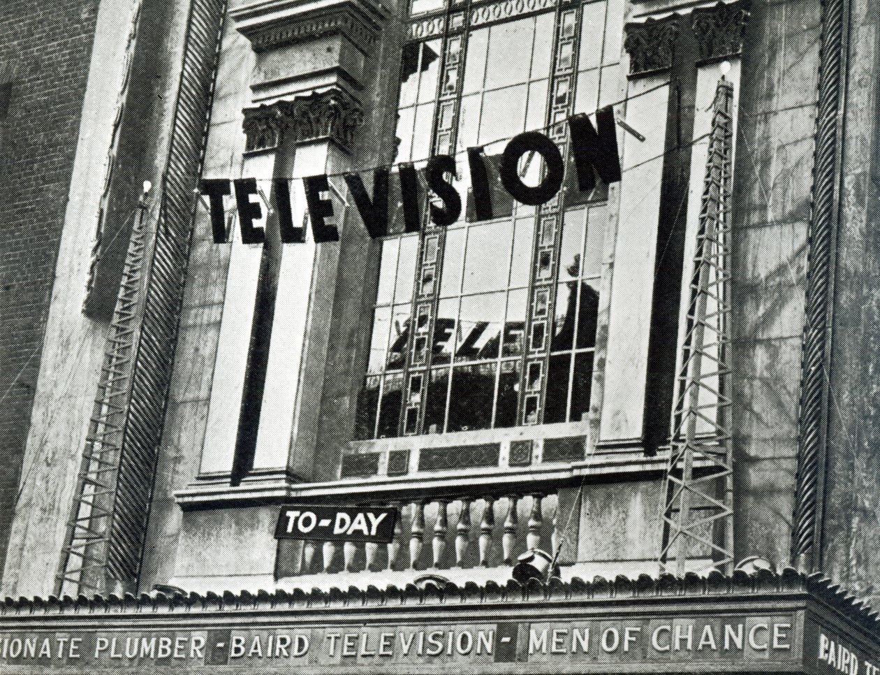 Annoncerede, at fjernsyn blev vist på Metropole under Derby Week, 1932 af English School