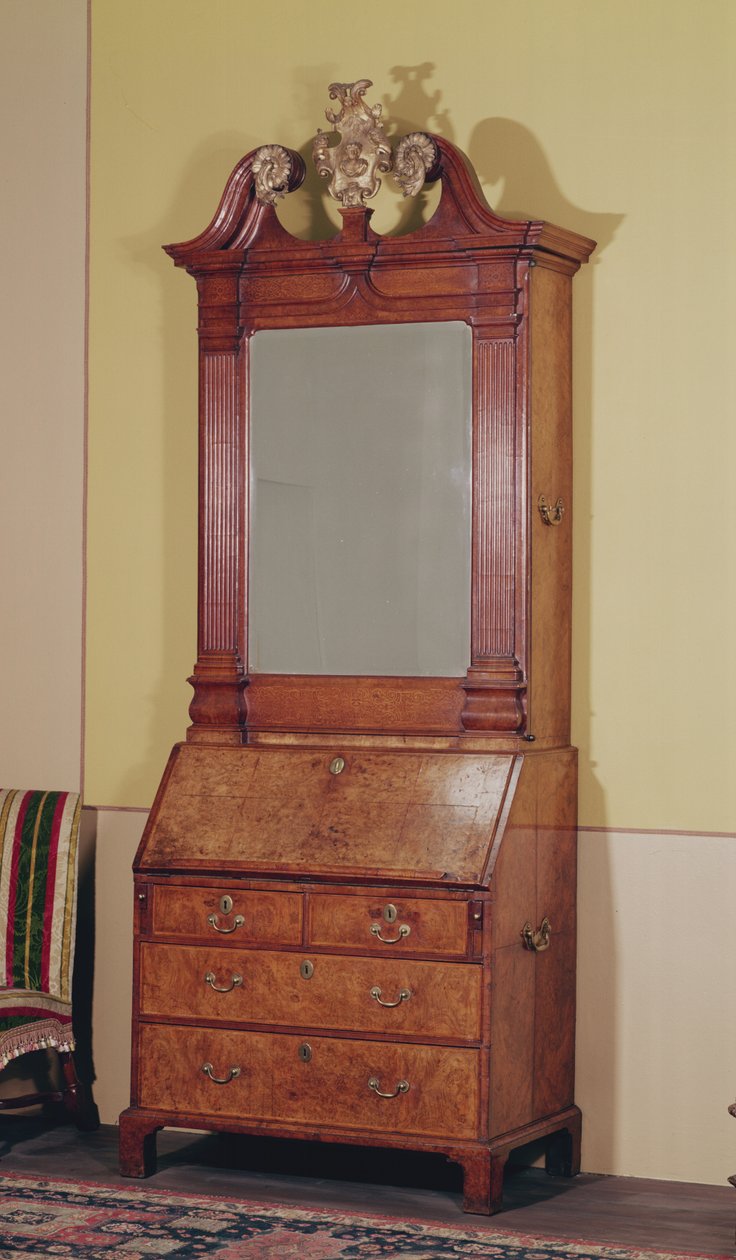 Bureauskab af Samuel Bennet, ca. 1725-30 (valnød med intarsia) af English School