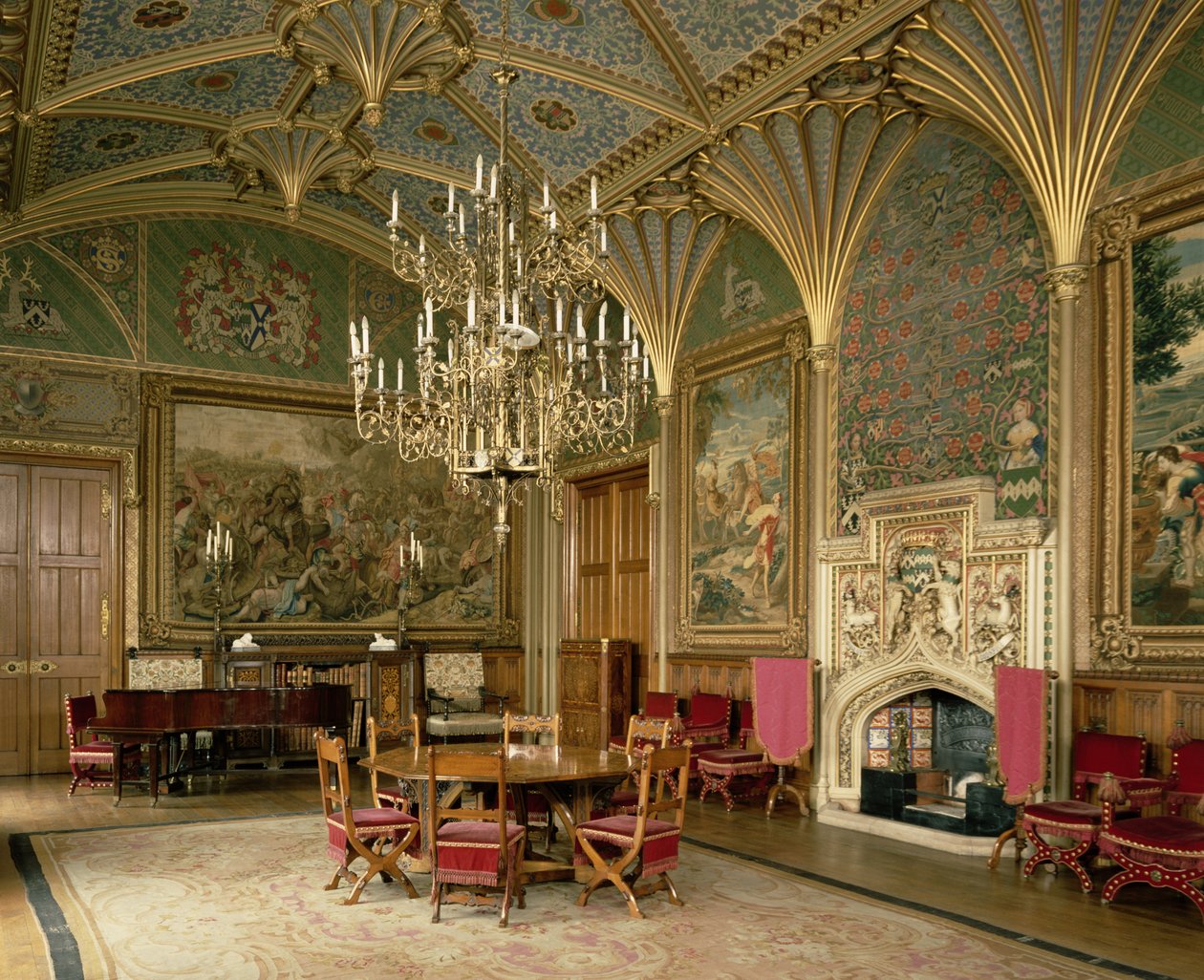 Eastnor Castle, Herefordshire: tegnestuen med møbler designet af Pugin, ca. 1840 af English School