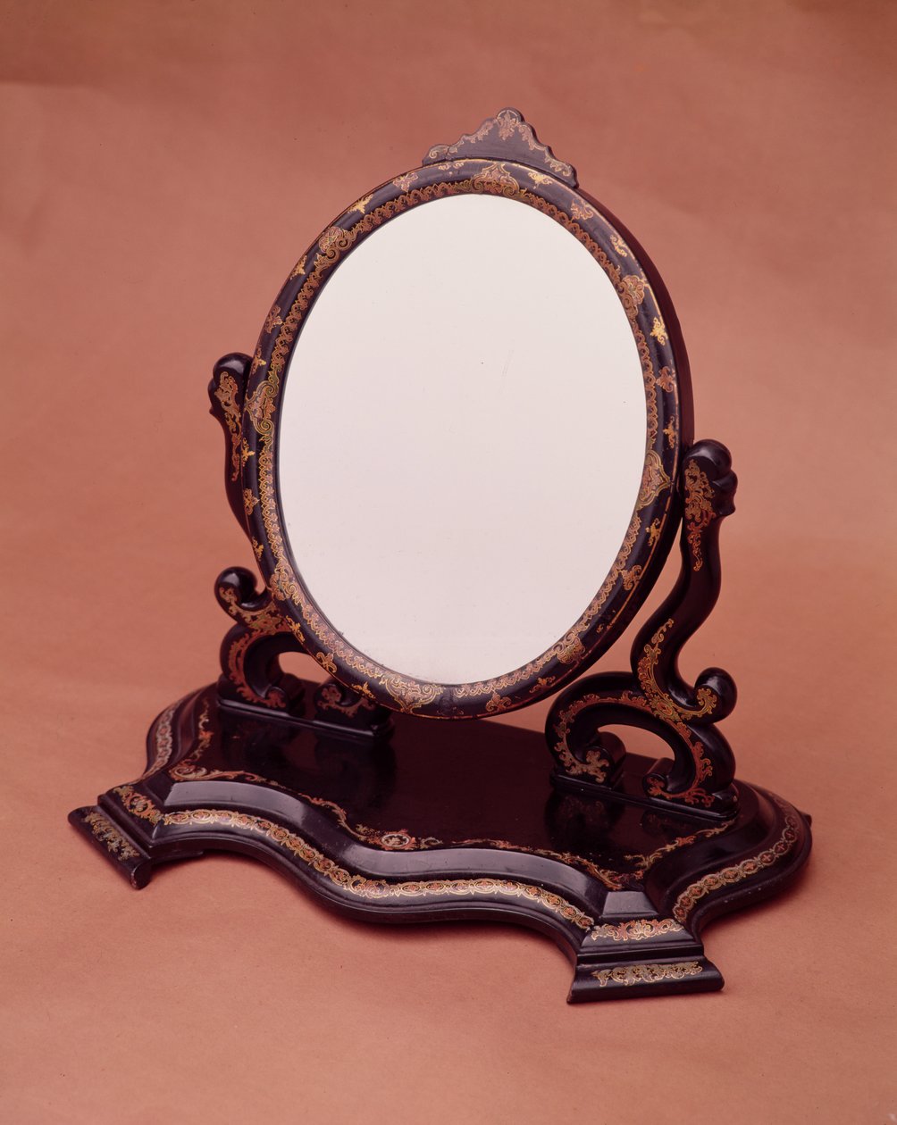 Forgyldt malet papmache spejl, ca. 1890 af English School
