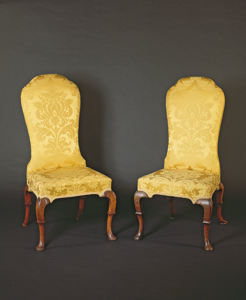 Par Queen Anne højryggede sidestole, 1700-tallet af English School