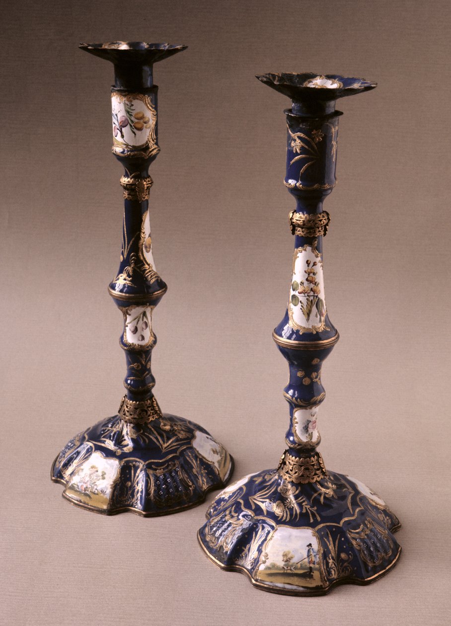 South Staffordshire par lysestager, ca. 1765 (keramik) af English School