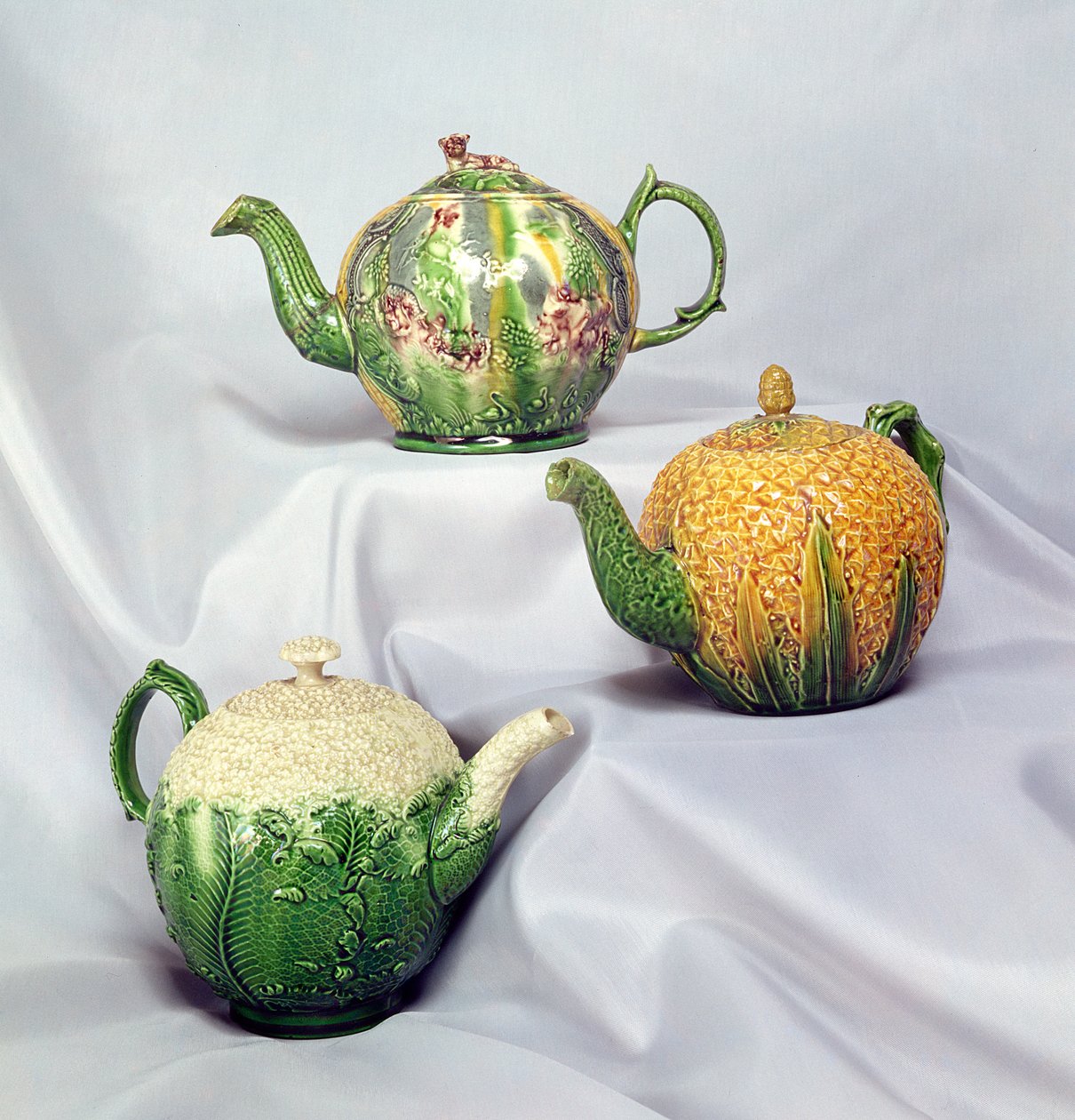 Tre Wedgwood farve glaserede tekander, ca. 1740 (keramik) af English School