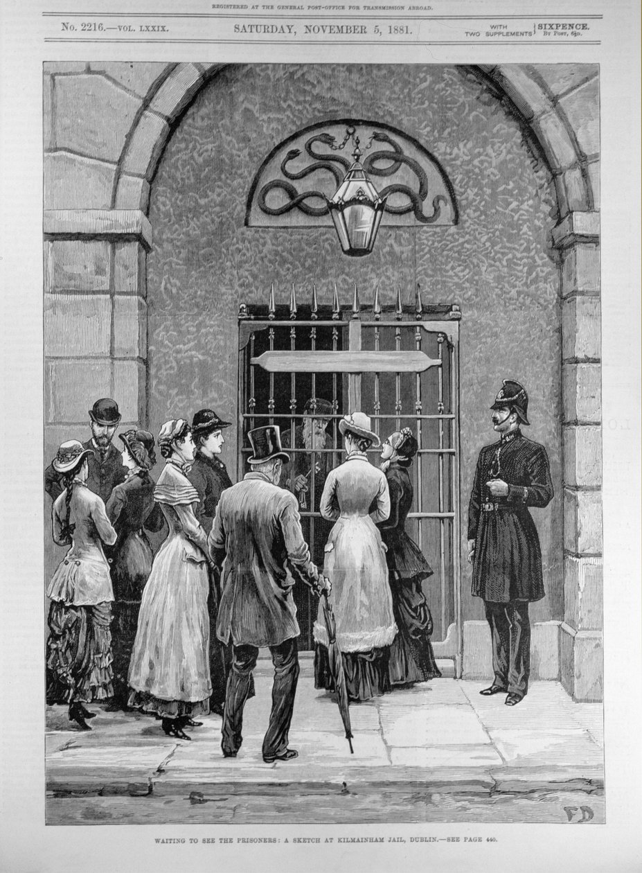 Venter på at se fangerne; En skitse ved Kilmainham Jail, Dublin, fra 