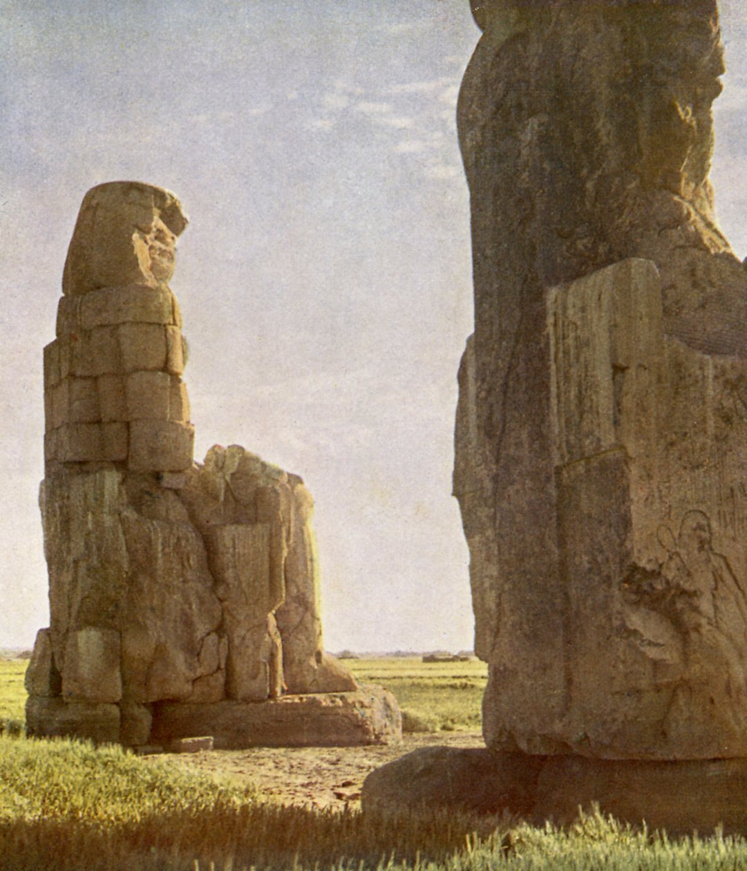 Kolosser af Memnon ved daggry. af English Photographer