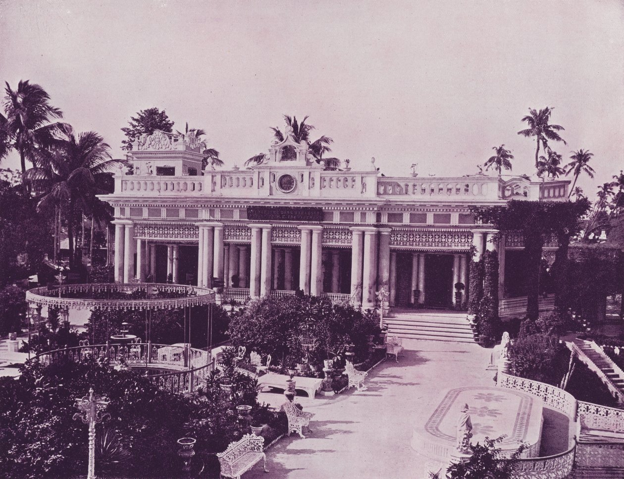 Jain Temple Garden, Calcutta af English Photographer