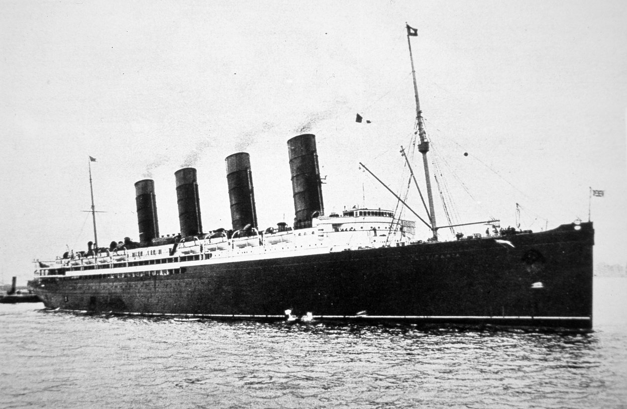 RMS Lusitania af English Photographer