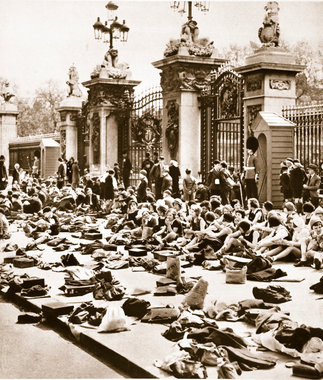 Børnenes jubilæumsferie, 1935 af English Photographer