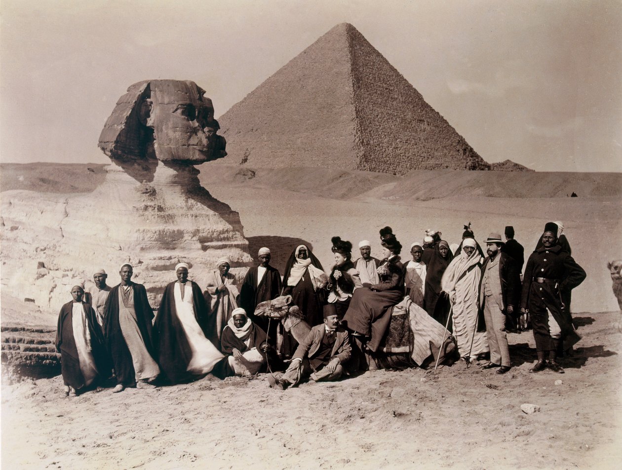 Turister, der besøger Sfinxen i Giza. af English Photographer