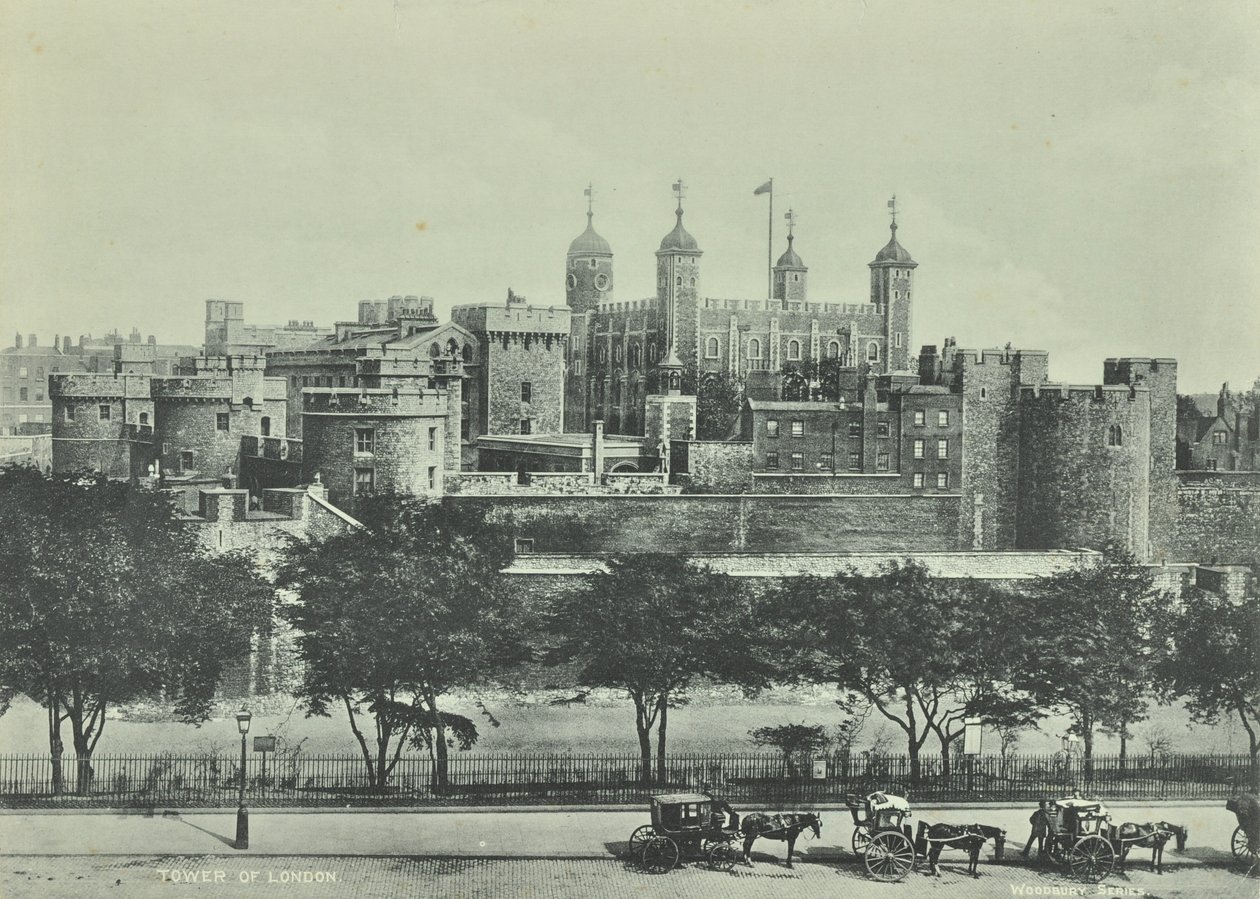 Tower of London, Tower Hill, 1890 af English Photographer